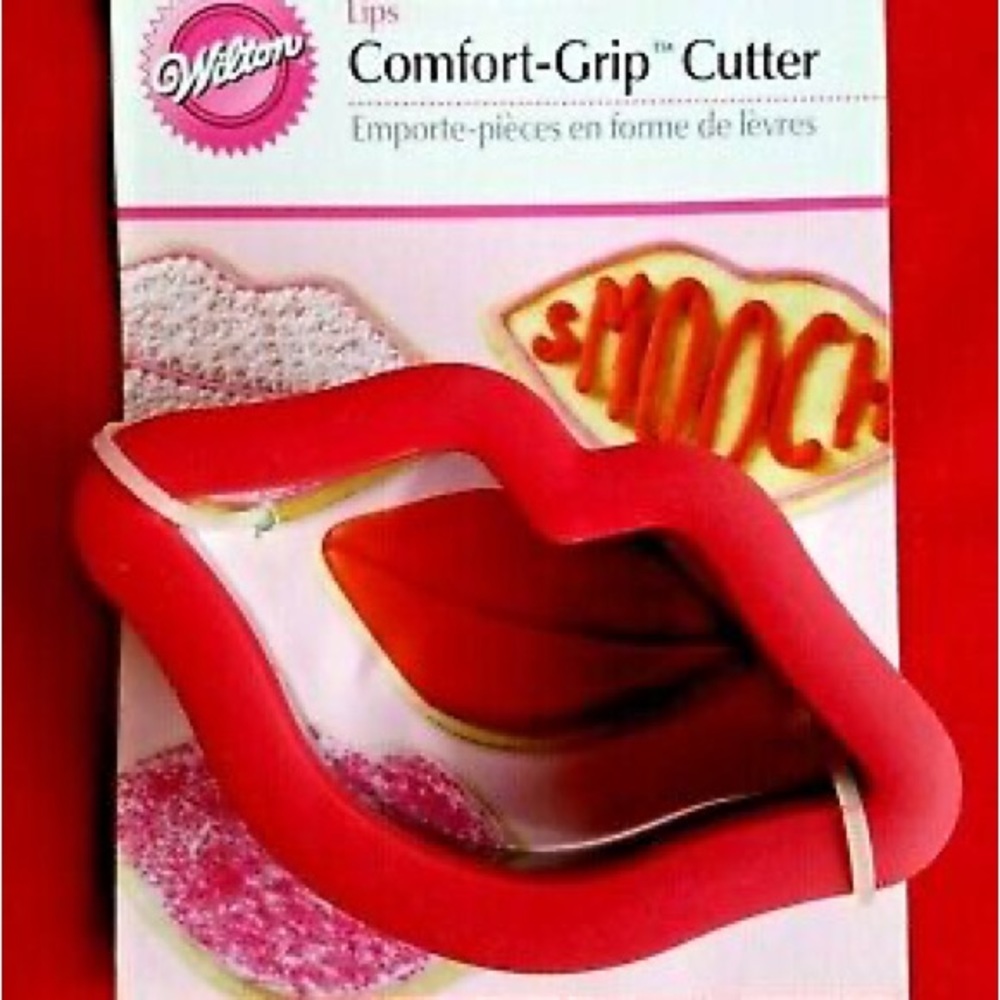 Wilton LIPS Comfort-Grip cookie cutter